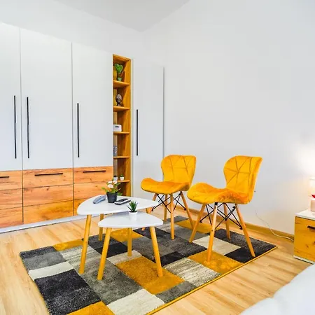 Contemporary With Balcony - New Building 아파트 부쿠레슈티