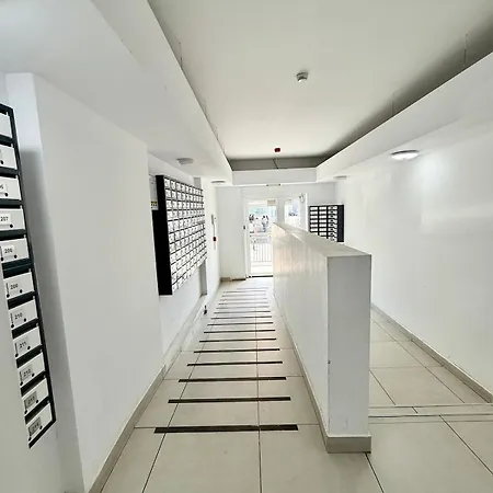 Appartamento Skyview - New Building With Balcony