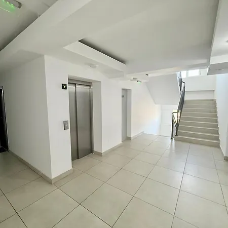 Skyview - New Building With Balcony Appartamento