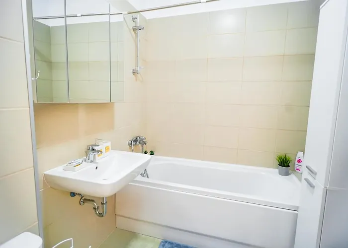公寓 Contemporary With Balcony - New Building 布加勒斯特