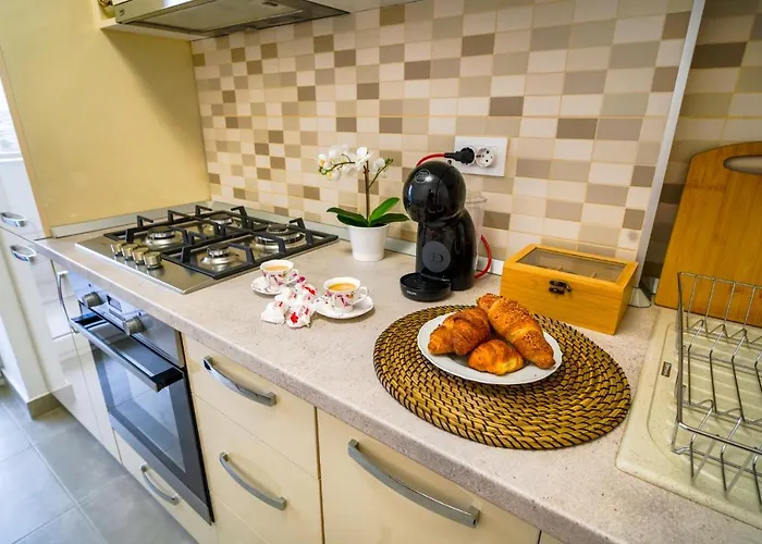 아파트 Contemporary With Balcony - New Building