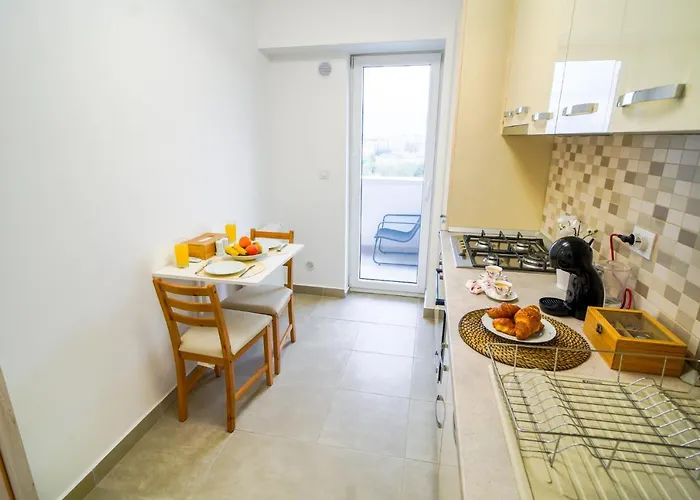 아파트 Contemporary With Balcony - New Building